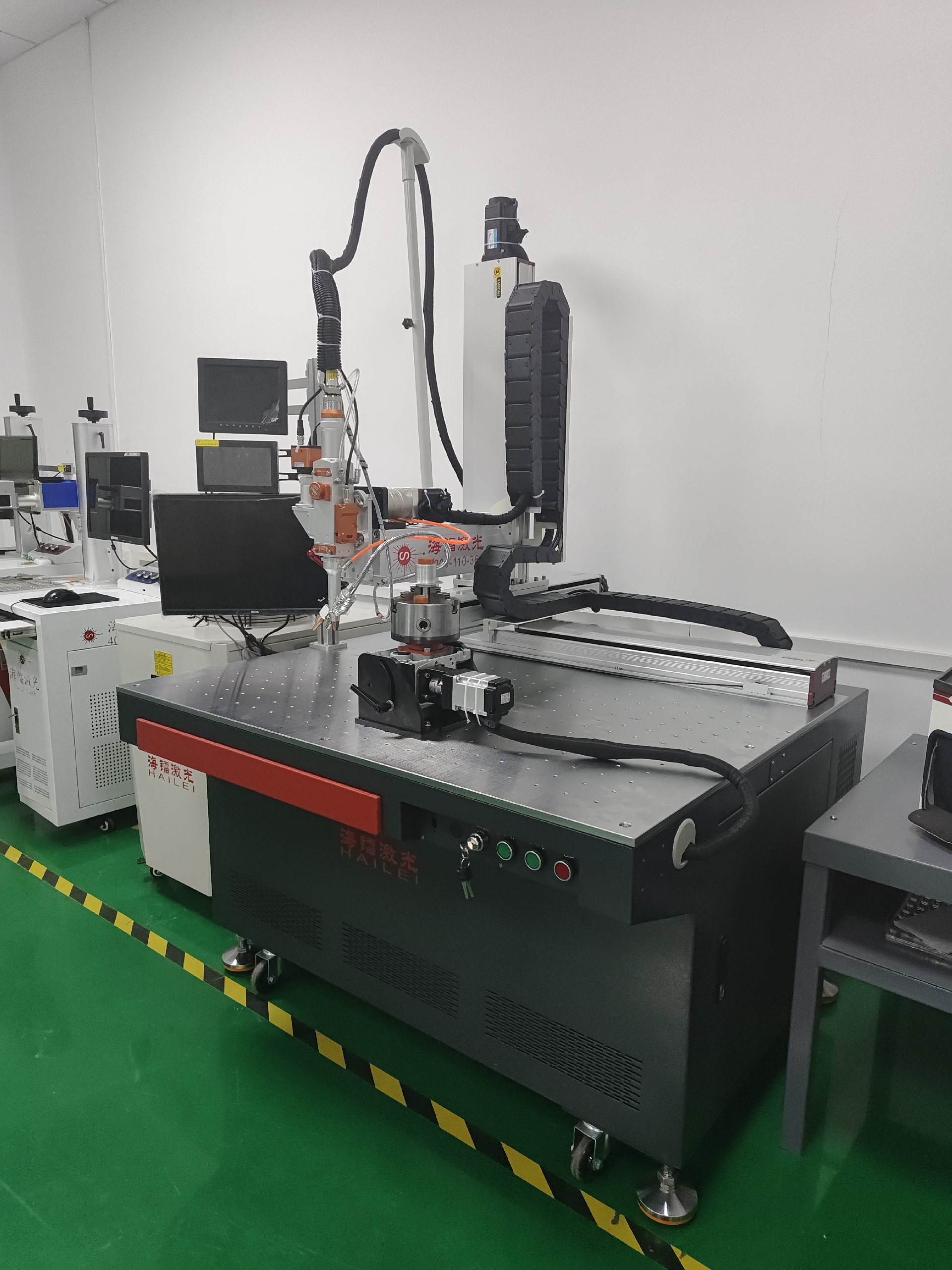 500W5轴QCW激光焊接机 (1).jpg